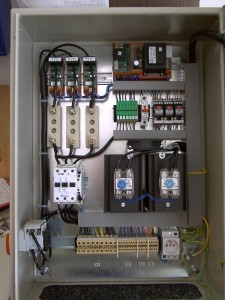 Controlling switchboard for etectric crucible furnaces  
